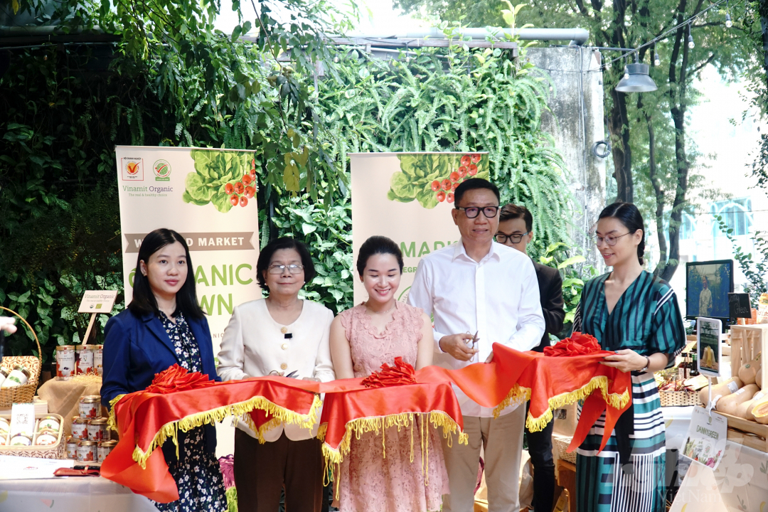 Khai trương không gian 'Organic Town – Gis Market' đầu tiên tại TP.HCM. Ảnh: Nguyễn Thủy.