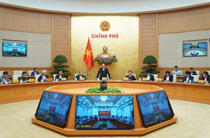 Thủ tướng Chính phủ Nguyễn Xuân Phúc chủ trì cuộc họp chiều ngày 1/12. Ảnh: Quang Hiếu.