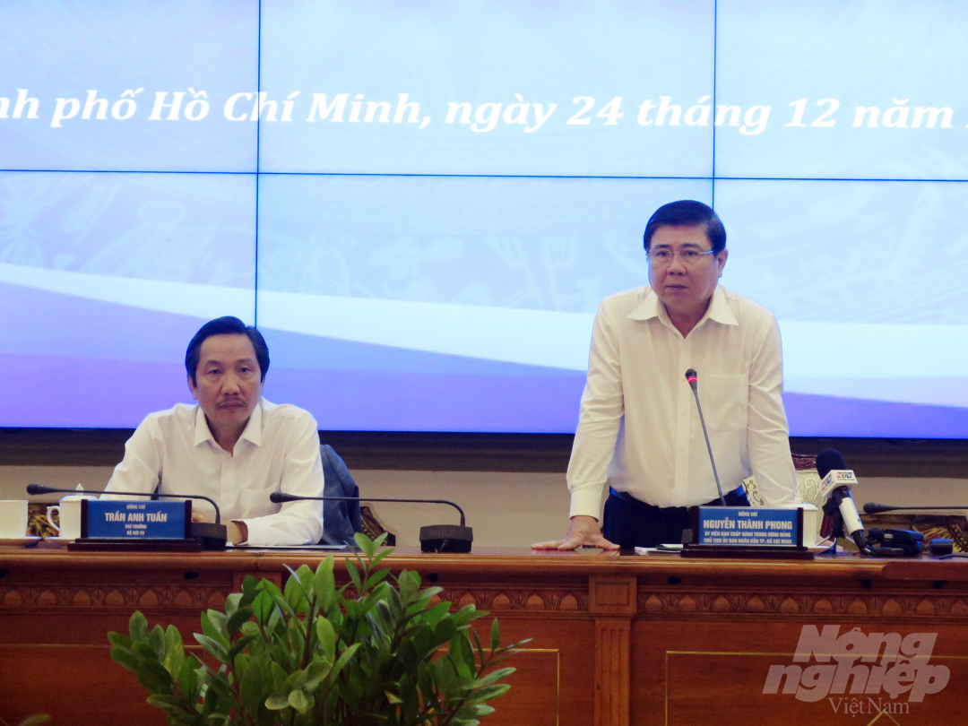 Thứ trưởng Bộ Nội vụ Trần Anh Tuấn và Chủ tịch UBND TP.HCM Nguyễn Thành Phong đồng chủ trì phiên họp.