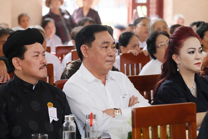 Ông Võ Hoàng Yên cùng vợ chồng ông Huỳnh Uy Dũng - Nguyễn Phương Hằng. Ảnh: Tư liệu.