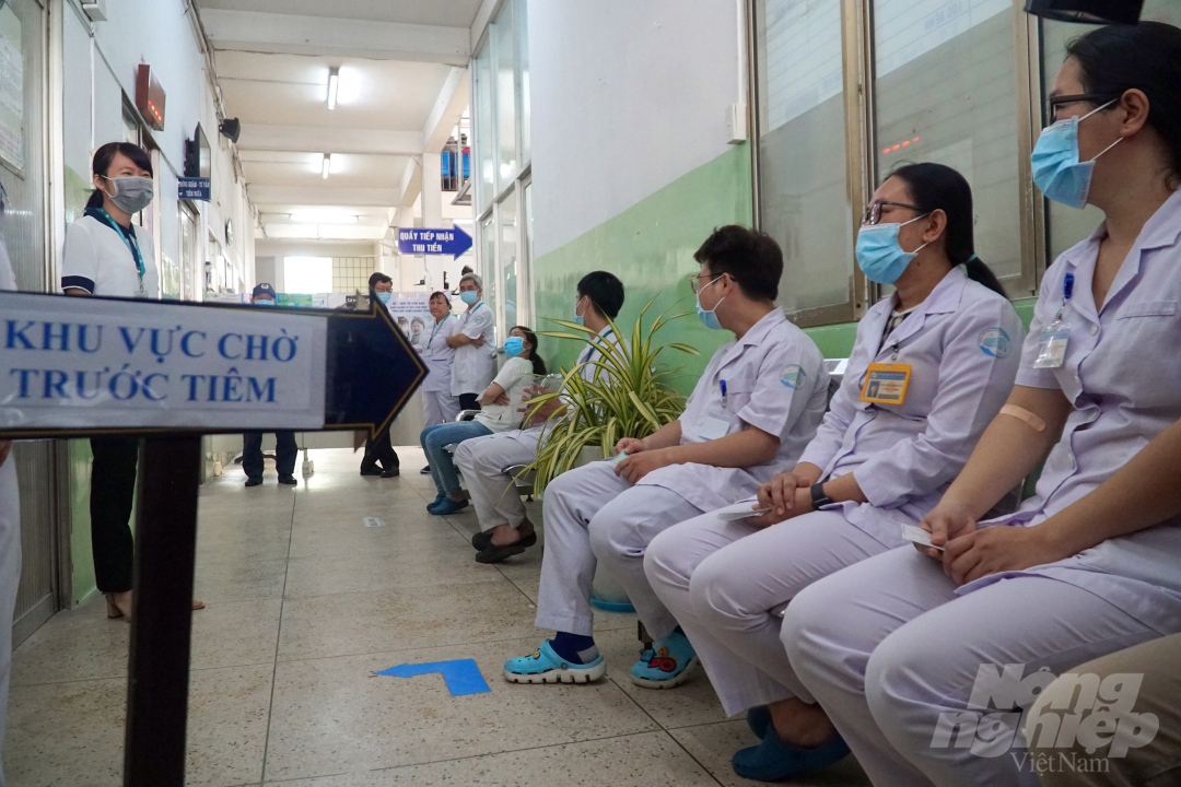 Việt Nam tiếp tục triển khai tiêm vacxin phòng Covid-19. Ảnh: Nguyễn Thủy.