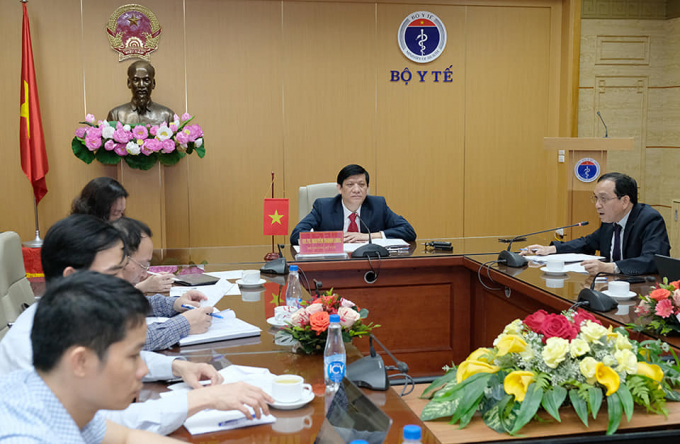 Bộ trưởng Bộ Y tế Nguyễn Thanh Long họp trực tuyến với ông Mam Buncheng, Bộ trưởng Bộ Y tế Campuchia. Ảnh: BYT.