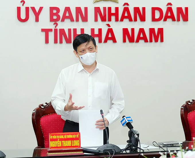 GS.TS Nguyễn Thanh Long, Bộ trưởng Bộ Y tế phát biểu chỉ đạo tại cuộc họp với lãnh đạo UBND tỉnh Hà Nam về công tác phòng, chống dịch Covid-19 tối 29/4. Ảnh: BYT.