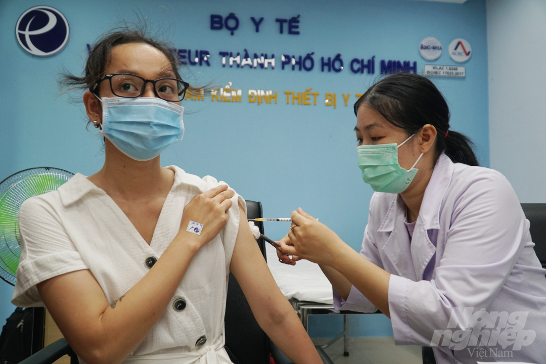 Phóng viên là một trong những nhóm đối tượng được ưu tiên tiêm chủng vacxin phòng Covid-19 đợt đầu theo Nghị quyết 21 của Chính phủ. Ảnh: Nguyễn Thủy.