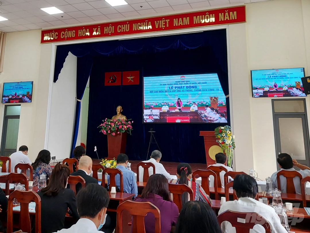 Lễ phát động trực tuyến đợt cao điểm quyên góp ủng hộ phòng chống dịch Covid-19. Ảnh: Nguyễn Thủy.