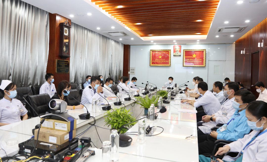Bộ trưởng Bộ Y tế Nguyễn Thanh Long thăm và làm việc với Bệnh viện Chợ Rẫy (TP.HCM). 