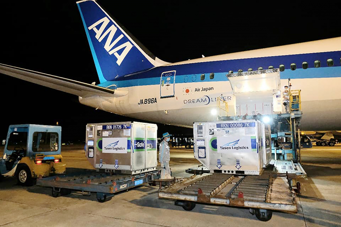 1 triệu liều vacxin phòng Covid-19 AstraZeneca đầu tiên Nhật Bản viện trợ Việt Nam về tới sân bay Nội Bài (TP.HCM) hôm 25/6.