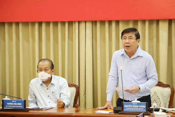 Chủ tịch UBND TP.HCM Nguyễn Thành Phong báo cáo Chính phủ ngày 4/7. Ảnh: TTBC.