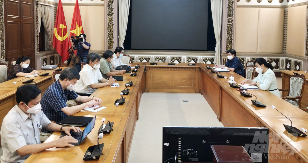 Thứ trưởng Trần Thanh Nam dẫn đầu Tổ công tác phía Nam của Bộ NN-PTNT (Tổ công tác 970) có buổi làm việc với UBND TP.HCM chiều 6/8. Ảnh: Minh Sáng.