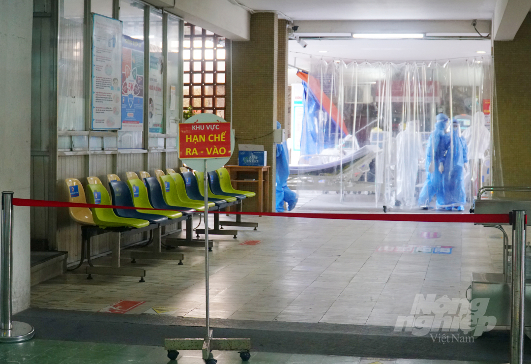 Lối đi riêng dành cho những bệnh nhân tại Khoa Hồi sức và phục hồi chức năng sau Covid-19, Bệnh viện Thống Nhất (TP.HCM). Ảnh: Nguyễn Thủy.