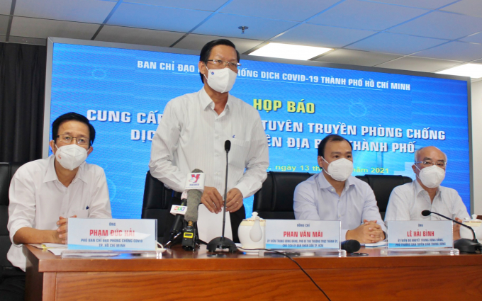 Chủ tịch UBND TP.HCM Phan Văn Mãi chủ trì họp báo cung cấp thông tin về kế hoạch giãn cách xã hội của TP.HCM sau 15/9. Ảnh: T.N.