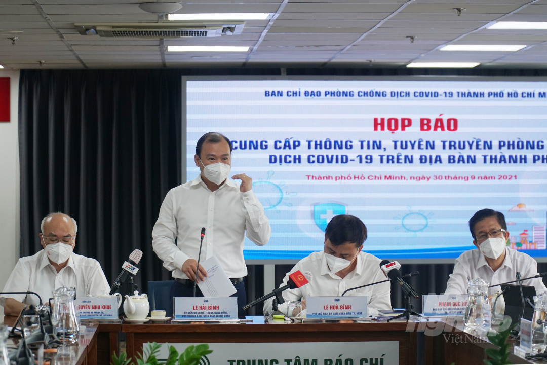 Ông Lê Hải Bình, Phó trưởng Ban Tuyên giáo Trung ương phát biểu tại cuộc họp của Ban chỉ đạo phòng chống dịch Covid-19 TP.HCM. Ảnh: Nguyễn Thủy.