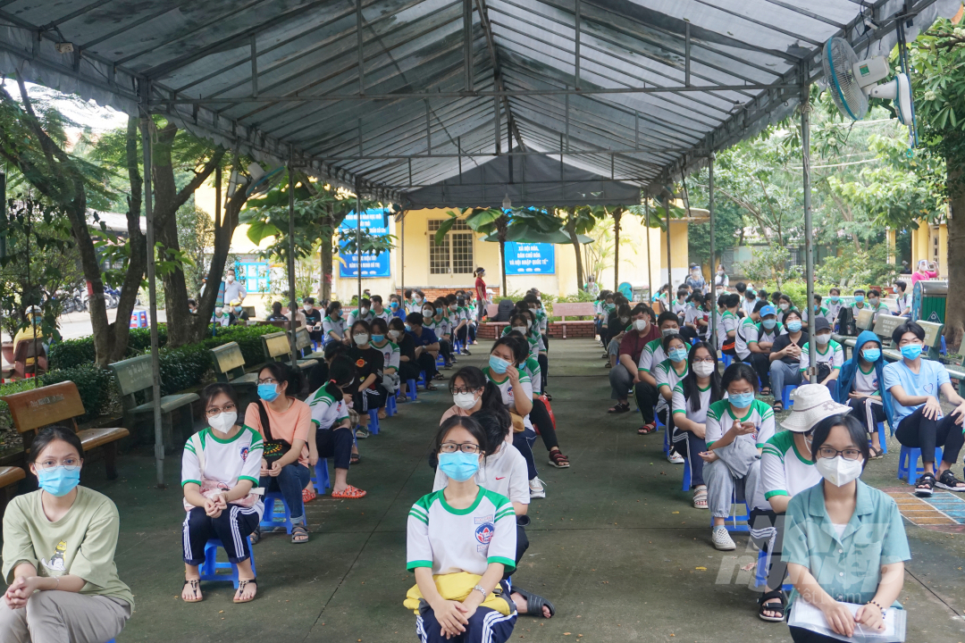 Huyện Củ Chi là địa phương đầu tiên được TP.HCM lựa chọn triển khai tiêm chủng vacxin phòng Covid-19 cho lứa tuổi dưới 18 tuổi. Ảnh: Nguyễn Thủy.