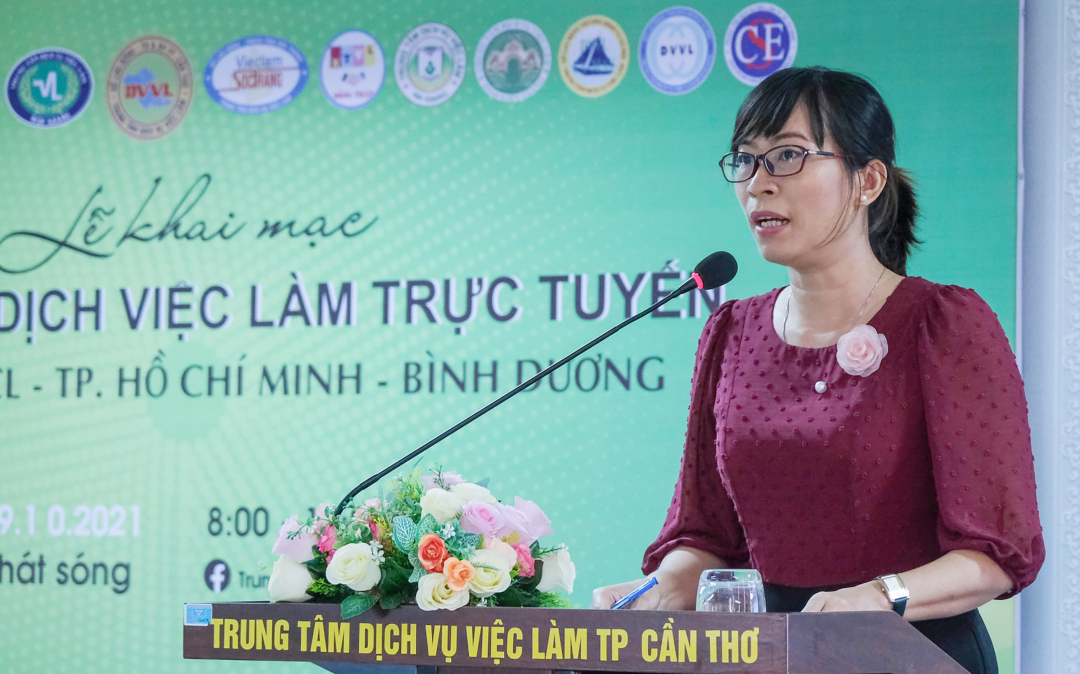 Bà Nguyễn Thị Bích Vân, Phó Giám đốc Trung tâm dịch vụ việc làm TP Cần Thơ phát biểu tại Lễ khai mạc Phiên giao dịch việc làm trực tuyến Khu vực ĐBSCL - TP.HCM - Bình Dương.