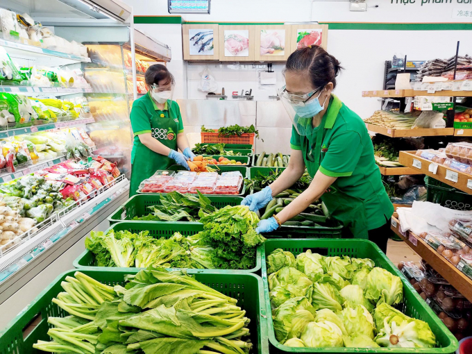Các hệ thống siêu thị Co.opmart, Co.opXtra, Co.op Food, Co.opSmile thuộc Saigon Co.op luôn cung ứng đầy đủ các mặt hàng nông sản, thực phẩm tươi sống, thực phẩm chế biến... Ảnh: Nguyễn Thủy.