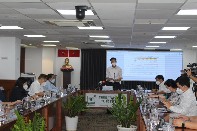 Ông Phạm Đức Hải, Phó Trưởng ban Ban Chỉ đạo phòng chống dịch Covid-19 TP.HCM chủ trì buổi họp báo. 