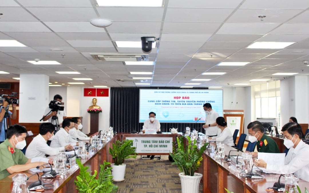 Ông Phạm Đức Hải, Phó trưởng ban Ban chỉ đạo phòng chống dịch Covid-19 TP.HCM chủ trì buổi họp báo.