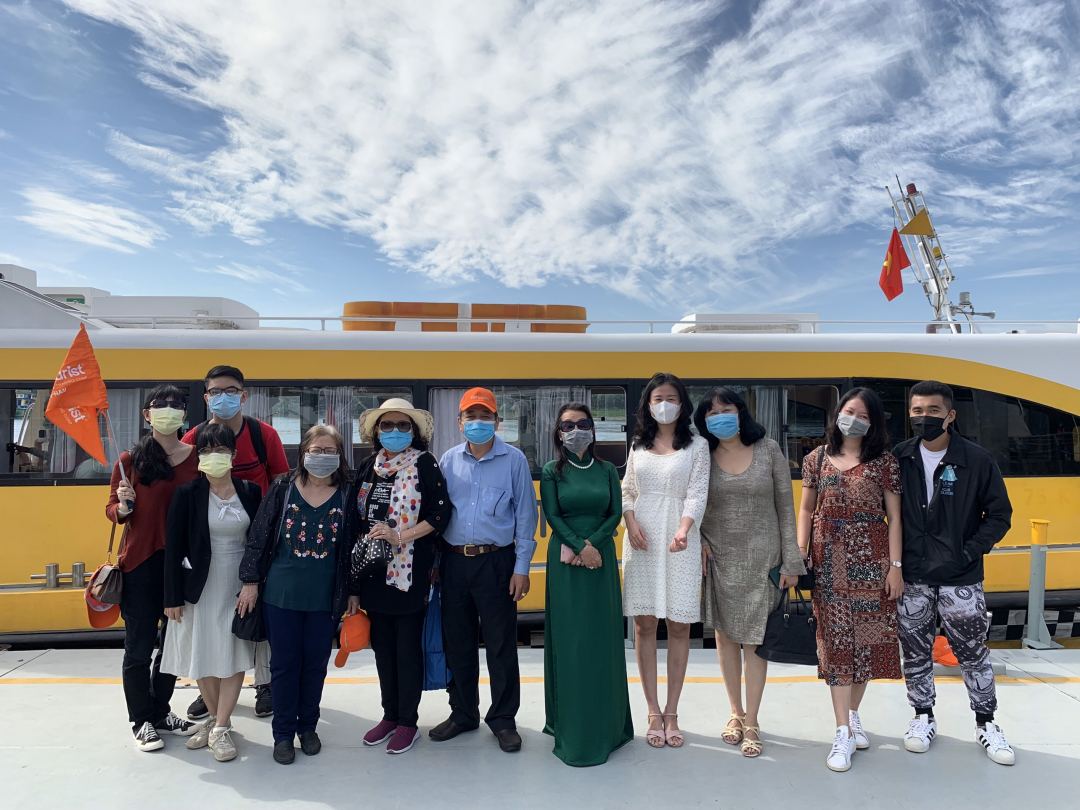 Khách du lịch tham gia tour của Công ty TST tourist dịp Tết Nguyên đán Nhâm Dần.