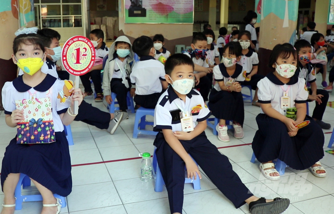 Học sinh mầm non, tiểu học, lớp 6 bắt đầu đi học trực tiếp trở lại từ ngày 14/2. Ảnh: Nguyễn Thủy.
