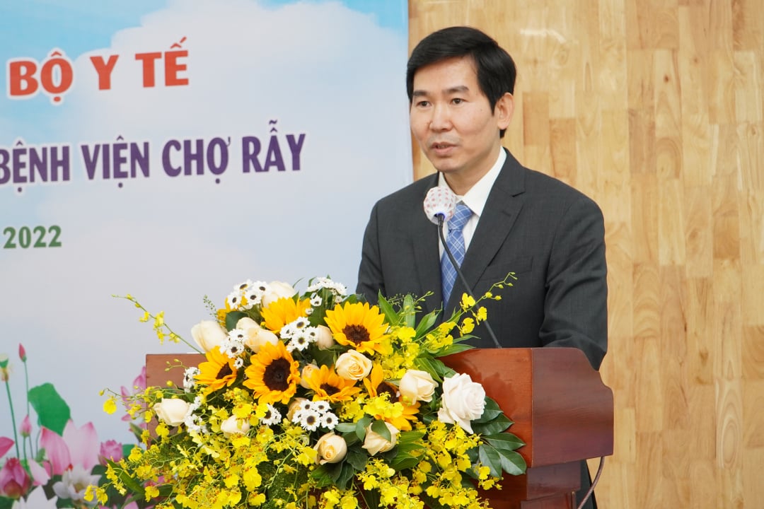 Phó Giám đốc phụ trách chuyên môn Bệnh viện Chợ Rẫy Lâm Việt Trung phát biểu tại buổi lễ nhậm chức.