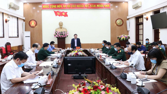 Cuộc họp ngày 27/3 bàn về việc Bộ Tư lệnh Quân khu I đề nghị tỉnh Thái Nguyên giúp đỡ cách ly công dân các nước có dịch về Việt Nam. Ảnh: Hằng Nga.