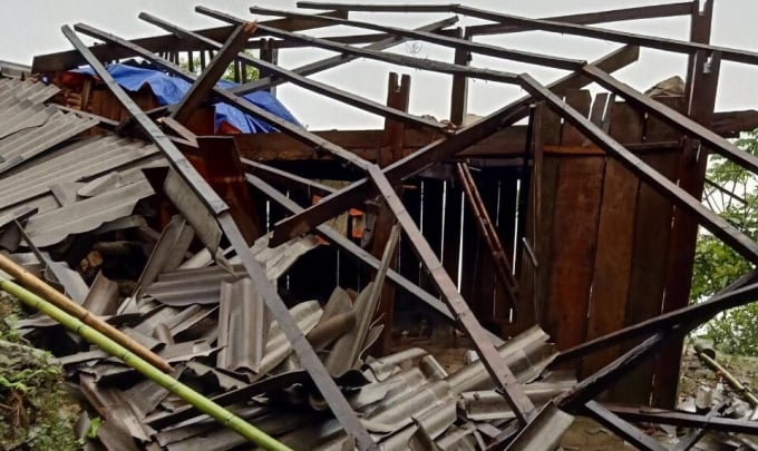 Nhà của một hộ dân ở xã Mai Long, huyện Nguyên Bình bị tốc mái do mưa lốc. Ảnh: N.M.