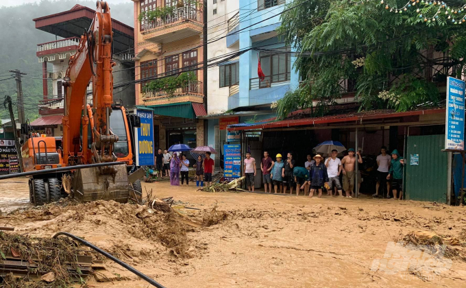 Mưa lớn ở Cao Bằng khiến bùn đất tràn ngập tại thị trấn Pác Mjầu, huyện Bảo Lâm. Ảnh: Kông Hải.
