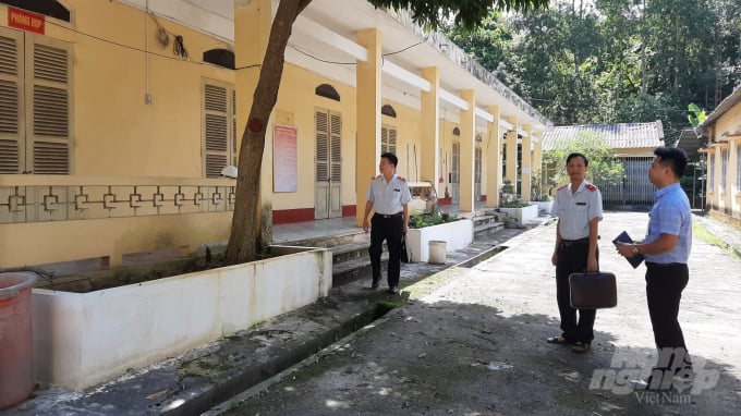 Ngày 23/8, Thanh tra đến làm việc, tất cả 8 phòng làm việc của Ban QLDA huyện Bạch Thông khóa cửa đi du lịch. Ảnh: Toán Nguyễn.