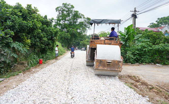 Thực hiện Chương trình xây dựng nông thôn mới, đến nay, các địa phương của tỉnh Thái Nguyên đã xây dựng, cải tạo, nâng cấp được trên 8.000km đường giao thông nông thôn. Ảnh: PV.