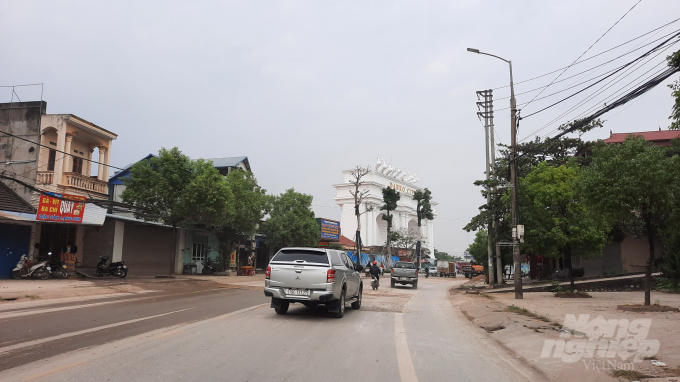 Từ xa đã nhìn thấy hình ảnh cổng chào KĐT Danko City lừng lững bên cạnh tuyến đường Chùa Hang. Ảnh: Toán Nguyễn.