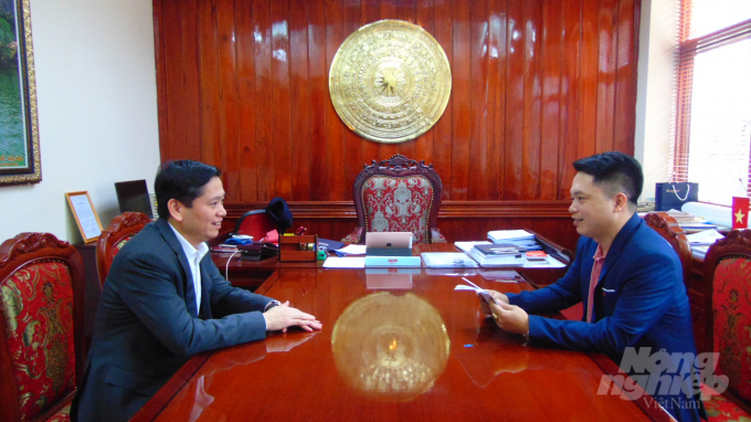 Chủ tịch UBND tỉnh Bắc Kạn Nguyễn Long Hải (bên trái) chia sẻ với Báo Nông nghiệp Việt Nam. Ảnh: Toán Nguyễn.