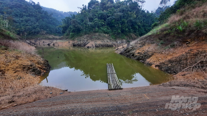 Hồ Mạy Đẩy làm xong nhưng không tích được nước do bị rò rỉ ở thân đập. Ảnh: Văn Nguyễn.