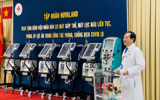 TS.Bs. Phan Văn Báu, Giám đốc Bệnh viện Nhân dân 115 chia sẻ về tầm quan trọng của các trang thiết bị Y tế hiện đại trong công tác điều trị dịch bệnh. Ảnh: Thiện Ý.