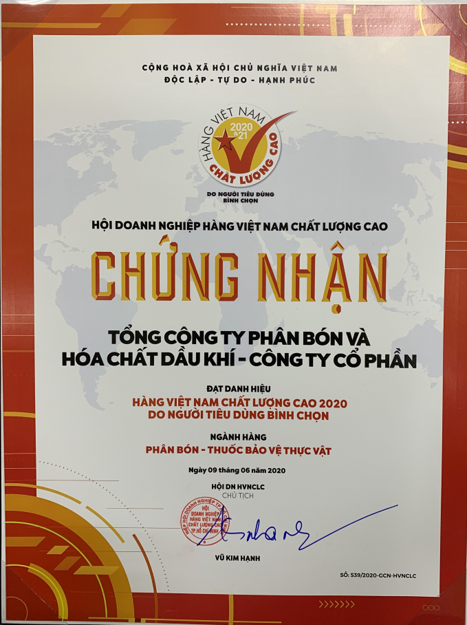 Phân bón Phú Mỹ tiếp tục lần thứ 17 được vinh danh là Hàng Việt Nam Chất lượng cao. Ảnh: Đình Khôi.