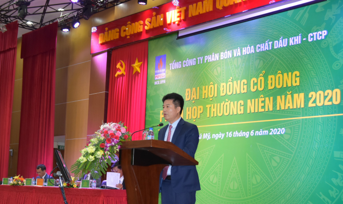 Ông Nguyễn Tiến Vinh- Chủ tịch HĐQT PVFCCo phát biểu tại phiên họp. Ảnh: Đình Khôi.