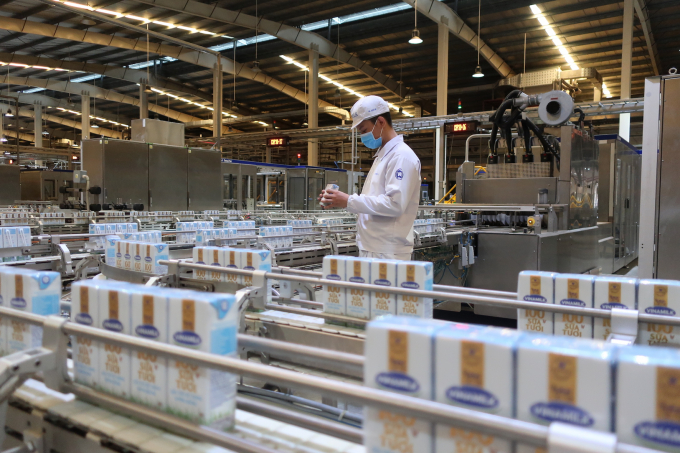 Dây chuyền sản xuất hiện đại tại nhà máy của Vinamilk, đảm bảo chất lượng sản phẩm theo các tiêu chuẩn quốc tế. Ảnh: Xuân Hương.