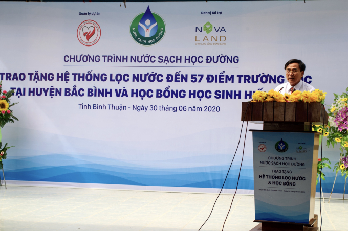 Ông Lê Văn Long, Chủ tịch UBND huyện Bắc Bình chia sẻ: 'Trước thực trạng hạn hán kéo dài, nhiễm mặn hiện nay, chúng tôi rất cảm ơn Tập đoàn Novaland đã quan tâm và tài trợ hệ thống lọc nước uống sạch. Ảnh: Như Ý.