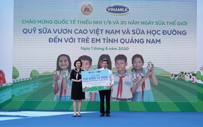 Quỹ sữa Vươn cao Việt Nam được tổ chức tại Quảng Nam vào ngày Quốc tế thiếu nhi, mang niềm vui đến với trẻ em 6 huyện miền núi. Ảnh: Xuân Hương.