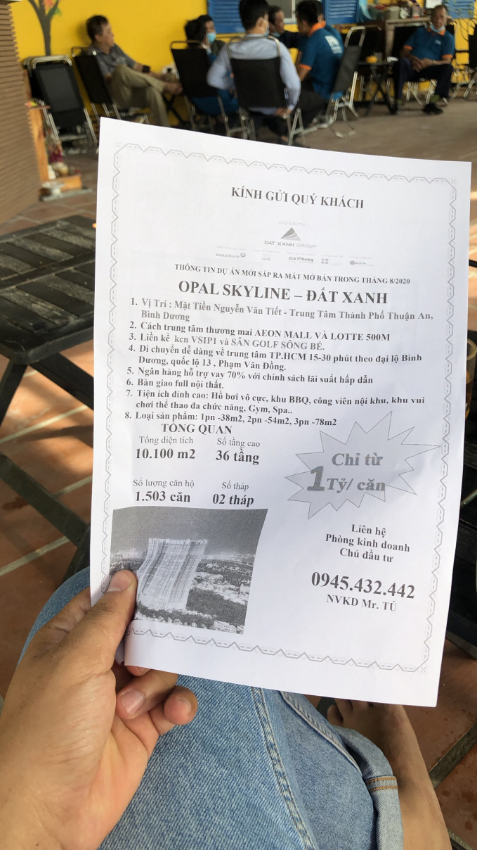 Dù dự án Khu căn hộ - thương mại dịch vụ cao tầng đường Nguyễn Văn Tiết chưa đủ pháp lý thậm chí chưa có giấy phép xây dựng nhưng rất nhiều người đang mời chào mua bán dự án có tên 'mỹ miều: Opal Skyline '. Ảnh: Đức Trung.