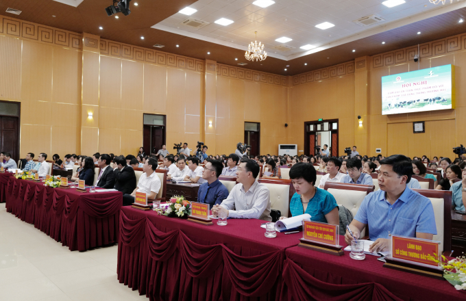 Hơn 300 đại biểu và cán bộ giáo dục đã đến tham dự 'Hội nghị đảm bảo an toàn thực phẩm đối với sản phẩm sữa dùng trong trường học' do Hiệp hội sữa Việt Nam tổ chức. Ảnh: Dũng Thanh.