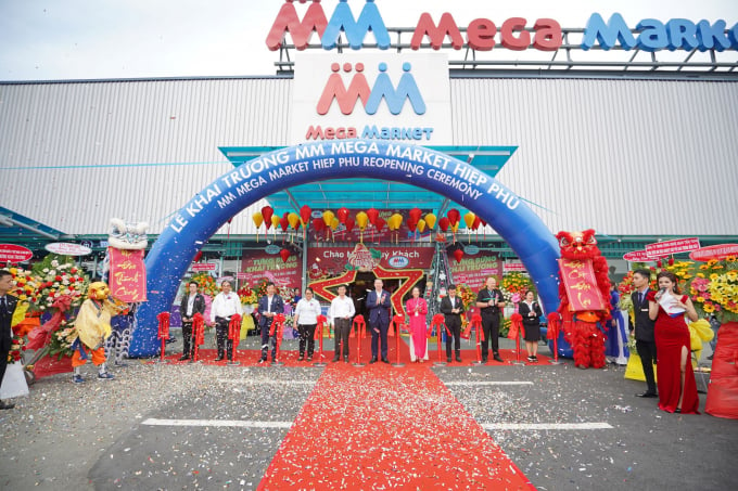 Lễ cắt băng khánh thành MM Mega Market Hiệp Phú Quận 12 khai trương diện mạo mới. Ảnh: Đức Trung.