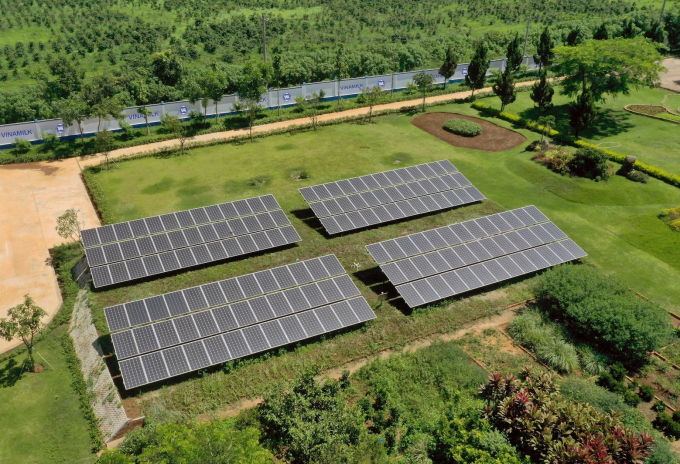 Hệ thống Pin năng lượng mặt trời sẽ được Vinamilk áp dụng trên hệ thống toàn bộ các trang trại. Ảnh: Đỗ Hưng. 