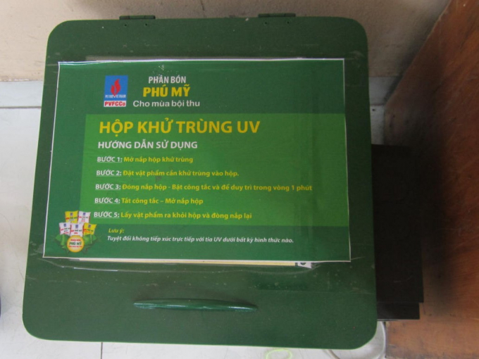 Hộp khử trùng UV – sáng kiến mùa dịch tại Nhà máy Đạm Phú Mỹ. Ảnh: Đình Khôi.