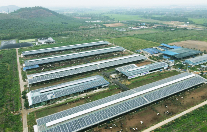 Trang trại Vinamilk Quảng Ngãi đã hoàn thiện và đưa vào hoạt động hệ thống năng lượng mặt trời. Ảnh: Đỗ Hưng.