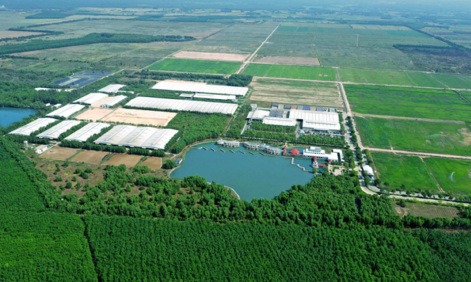 Toàn cảnh Trang Trại Sinh Thái Vinamilk Green Farm Tây Ninh với 9 hồ nước điều hoà khí hậu, làm mát cho cả khu vực, tạo ra không gian mát mẻ ngay cả trong mùa nắng nóng cao điểm. Ảnh: Đỗ Hưng