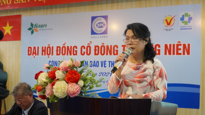 Bà Lê Thị Phượng, Chủ tịch HĐQT Công ty SPC phát biểu khai mạc đại hội đồng cổ đông thường niên năm 2021. Ảnh: Đức Trung.