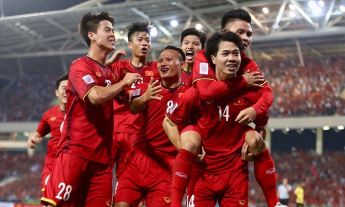 Tập đoàn bất động sản Hưng Thịnh sẽ thưởng nóng nếu đội tuyển bóng đá Việt Nam thắng hoặc hoà UAE. Ảnh: Nguyễn Khánh.