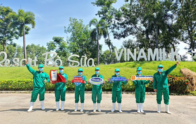 Thông điệp 'Bạn khỏe mạnh, Việt Nam khỏe mạnh' được hưởng ứng bởi các nhân viên Vinamilk trên cả nước trong ngày khởi động chiến dịch. Ảnh: Đỗ Hưng.