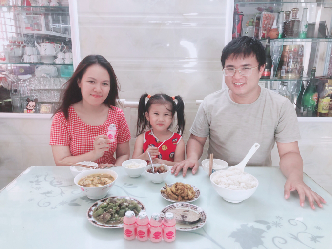 Những bữa cơm gia đình thơm ngon, vui vẻ của nhà chị Thanh Thanh 'mùa giãn cách' thường được chị chia sẻ trên Facebook cá nhân