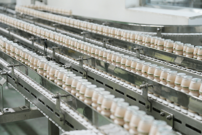 Các nhà máy của Vinamilk trên cả nước thực hiện '3 tại chỗ', duy trì sản xuất, đảm bảo đáp ứng nhu cầu sản phẩm dinh dưỡng trong dịch bệnh.